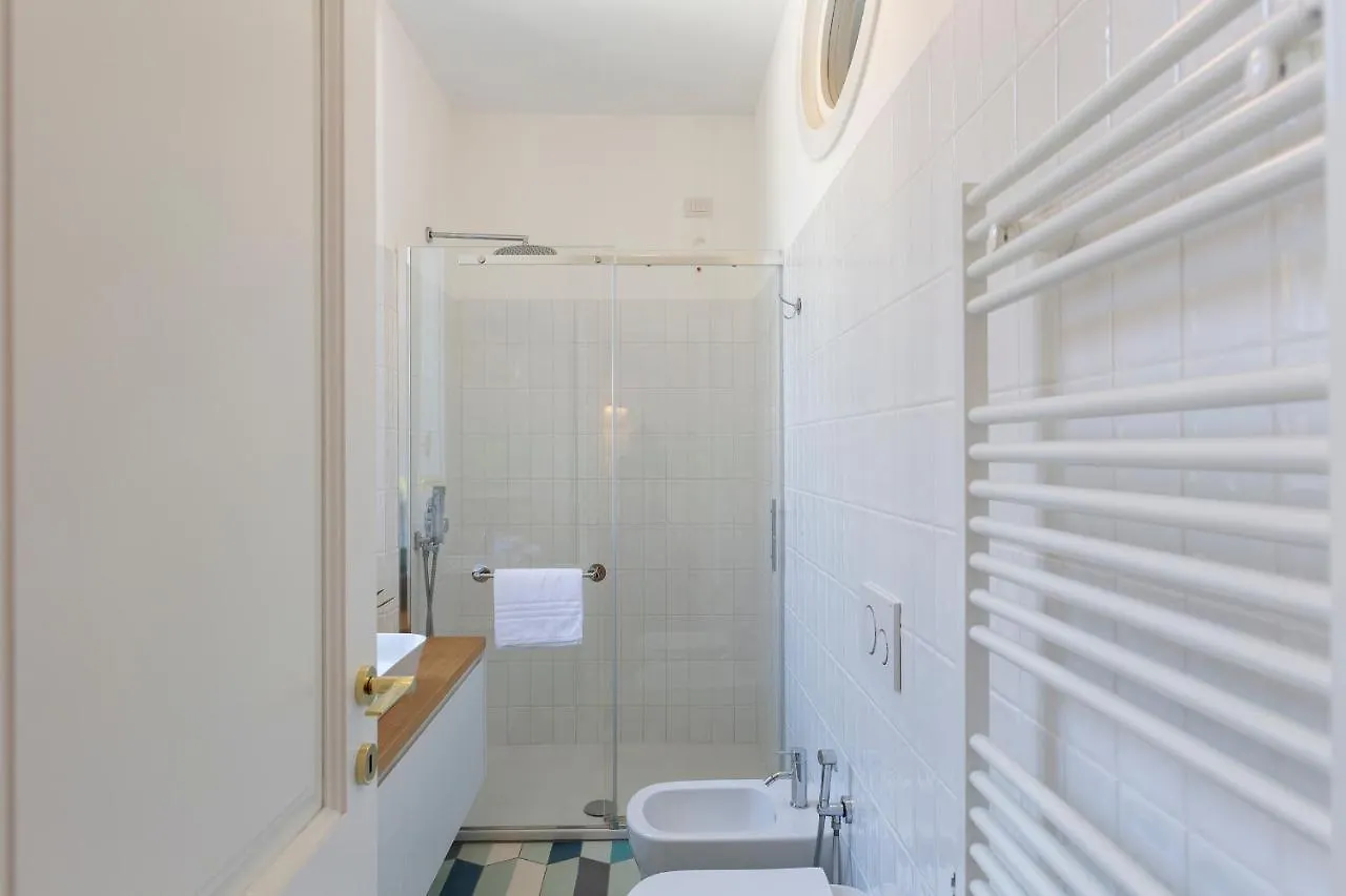 Apartment Elegant And Bright Apartment, Milano Gerusalemme Italy